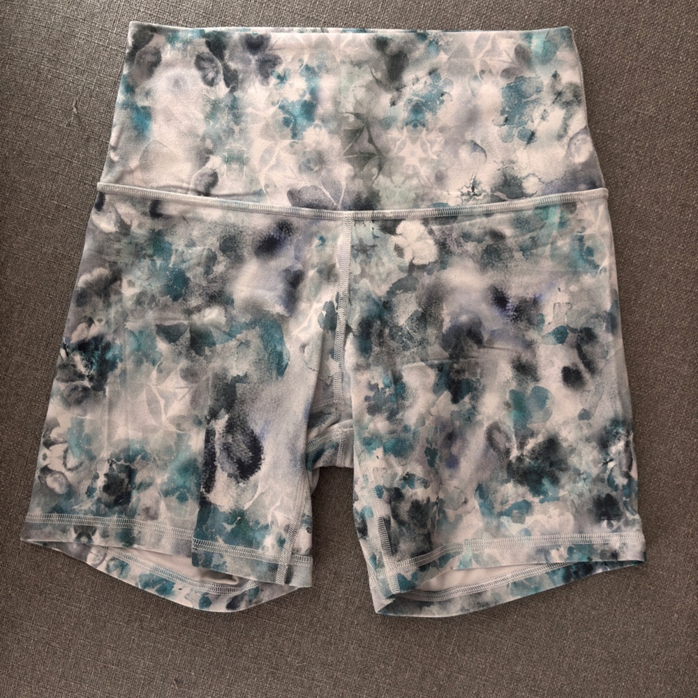 Lululemon Athletica Blue and Gray Pattern Biker Shorts